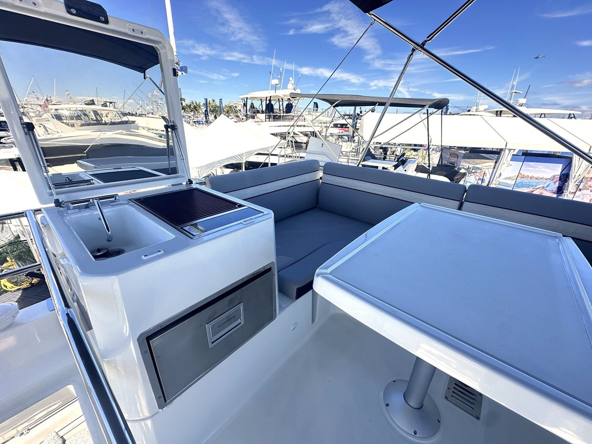 https://arconyachts.ams3.digitaloceanspaces.com/159076/conversions/large_4641392-optimize.jpg