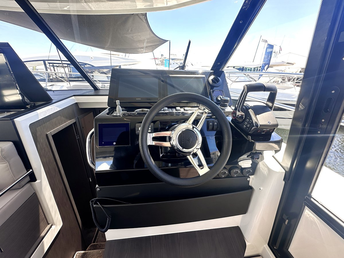 https://arconyachts.ams3.digitaloceanspaces.com/159097/conversions/large_4641379-optimize.jpg