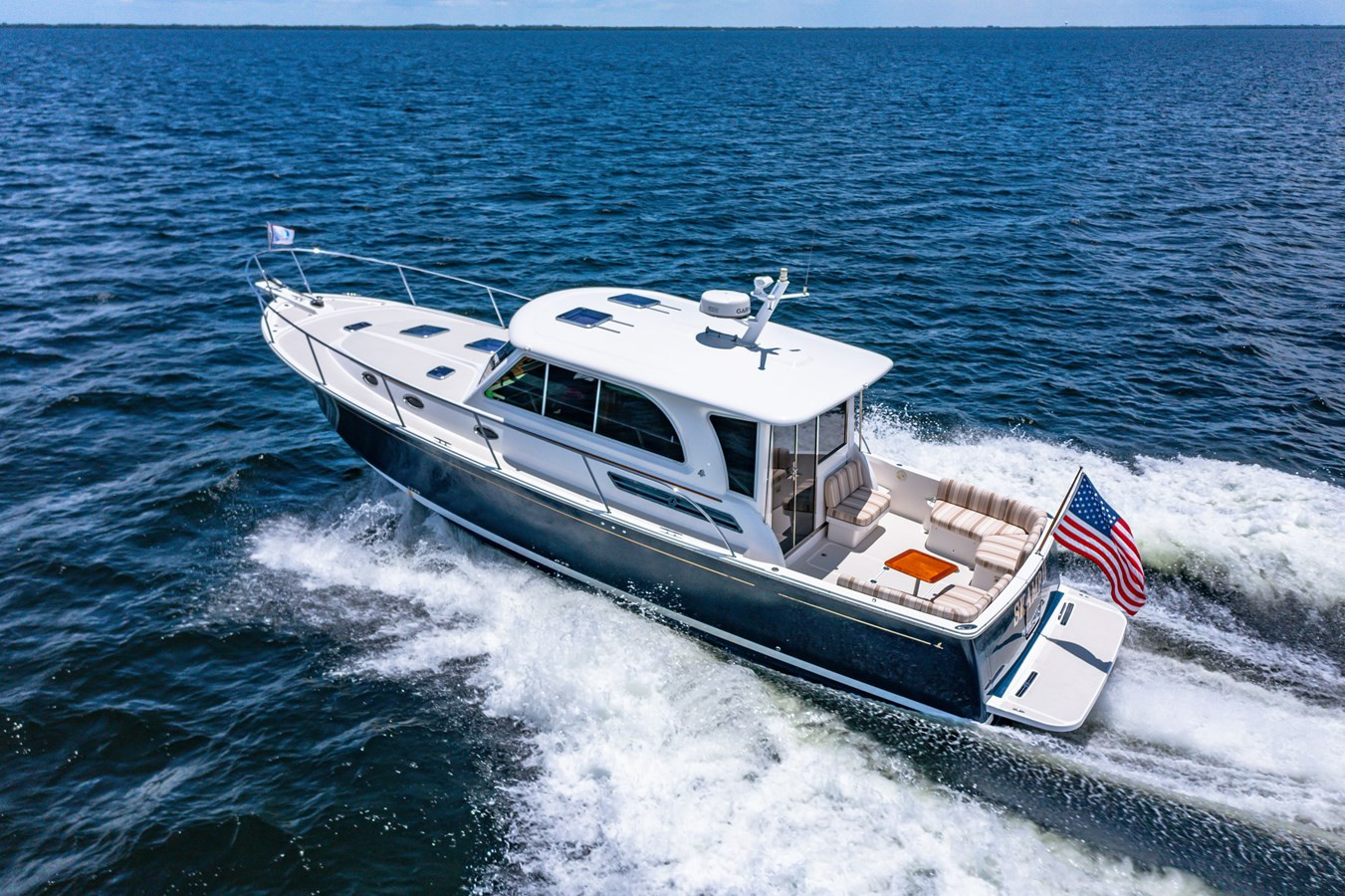 https://arconyachts.ams3.digitaloceanspaces.com/159259/conversions/large_3541938-optimize.jpg