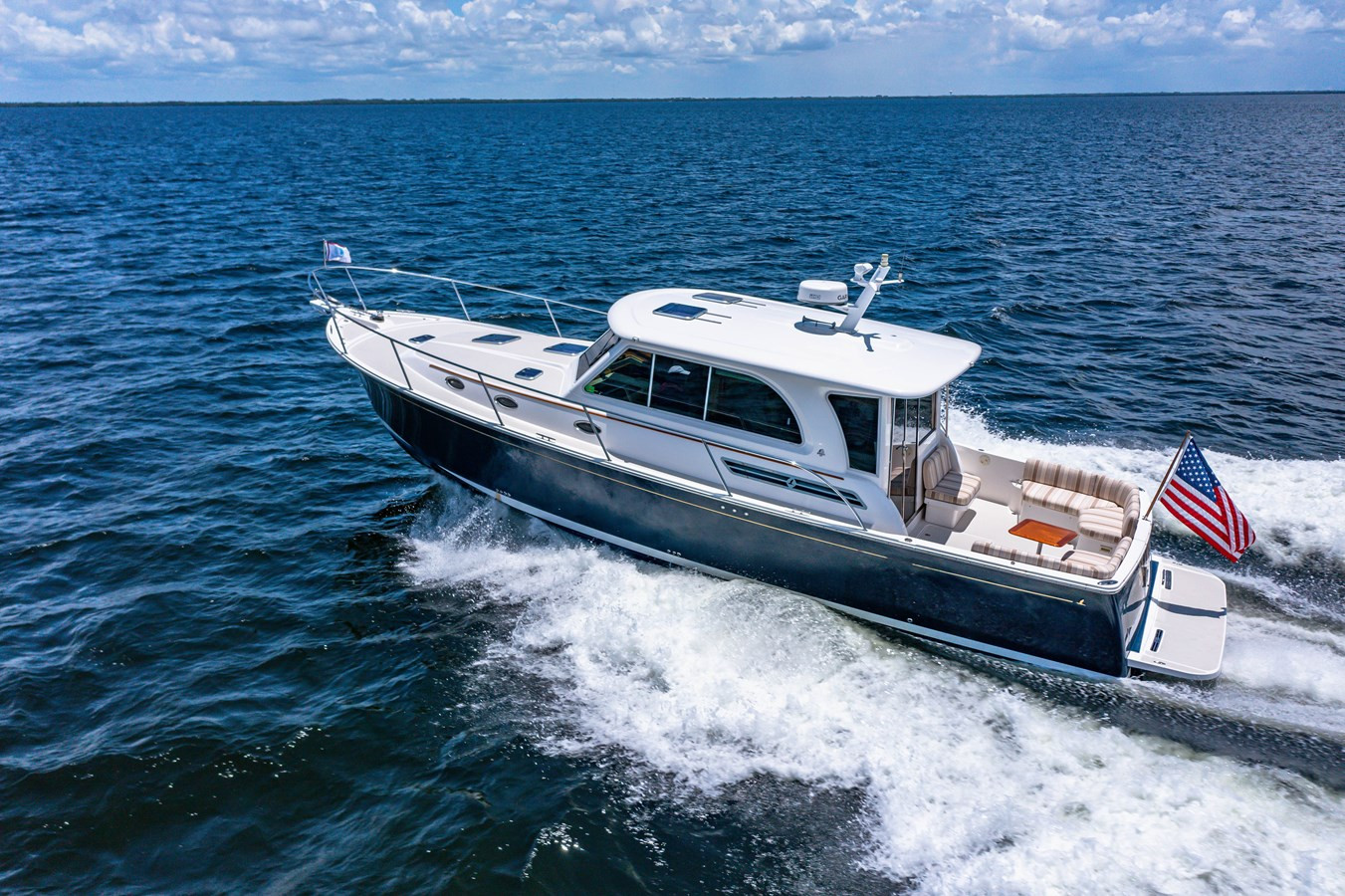 https://arconyachts.ams3.digitaloceanspaces.com/159263/conversions/large_3541939-optimize.jpg