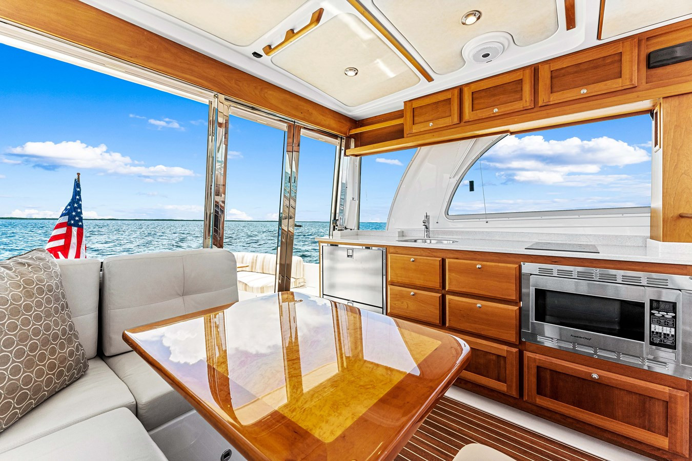 https://arconyachts.ams3.digitaloceanspaces.com/159326/conversions/large_3541961-optimize.jpg