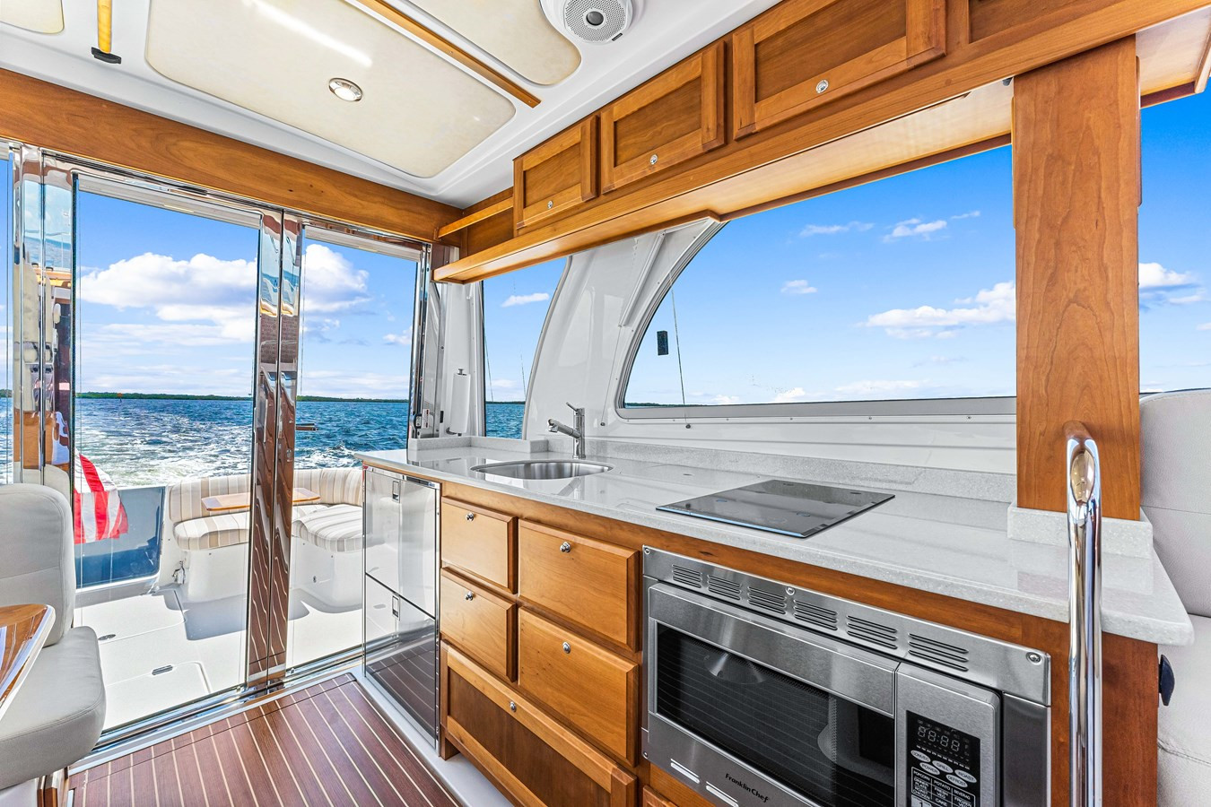 https://arconyachts.ams3.digitaloceanspaces.com/159332/conversions/large_3541963-optimize.jpg