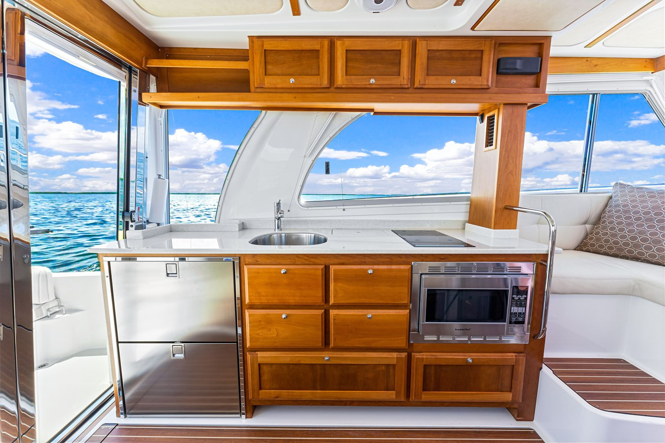 https://arconyachts.ams3.digitaloceanspaces.com/159336/conversions/large_3541964-optimize.jpg