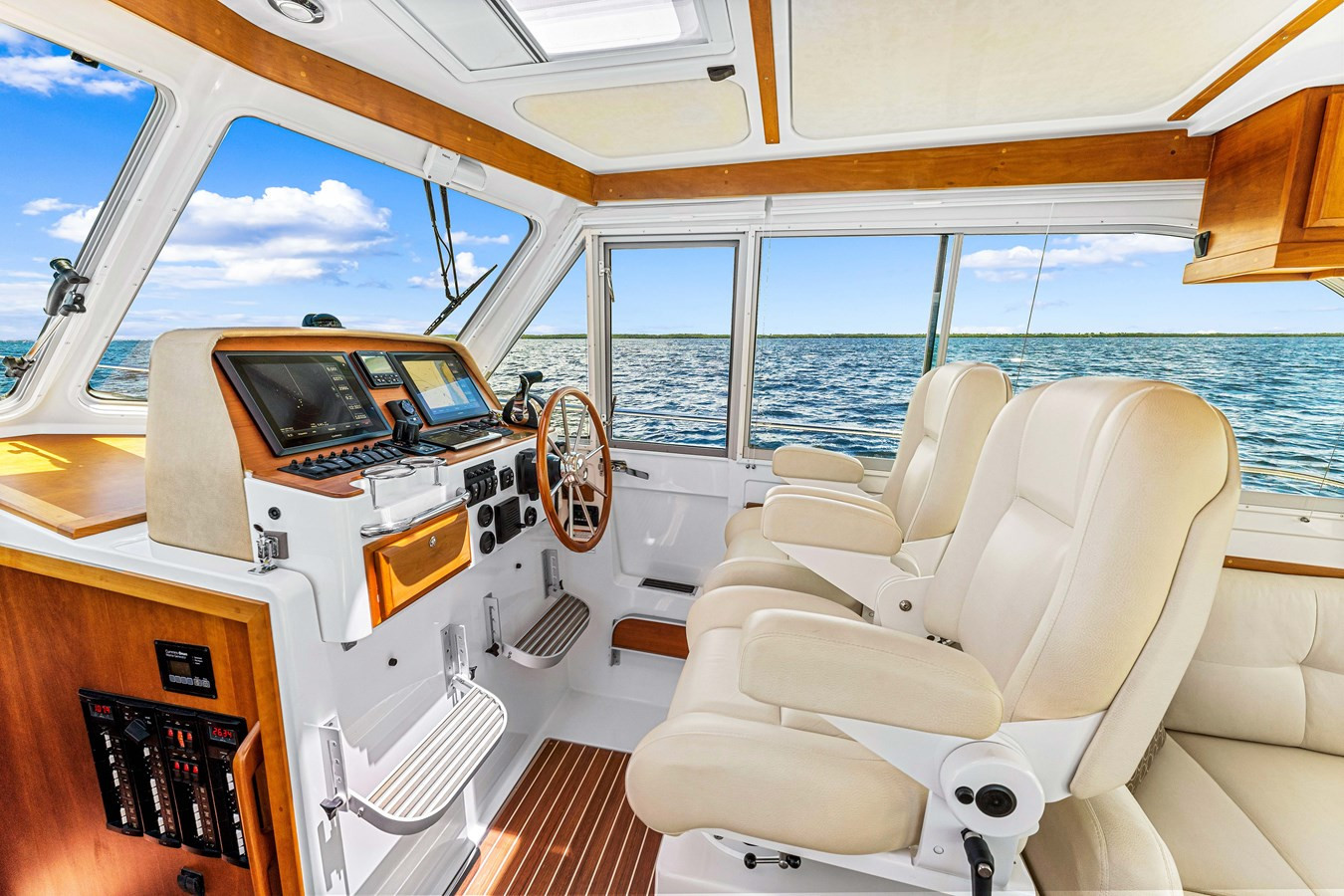 https://arconyachts.ams3.digitaloceanspaces.com/159339/conversions/large_3541965-optimize.jpg