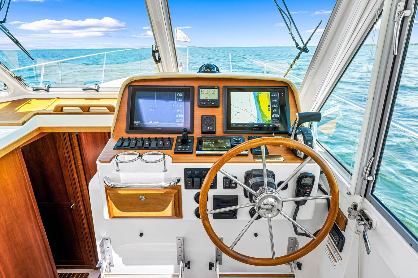 https://arconyachts.ams3.digitaloceanspaces.com/159345/conversions/large_3541967-optimize.jpg