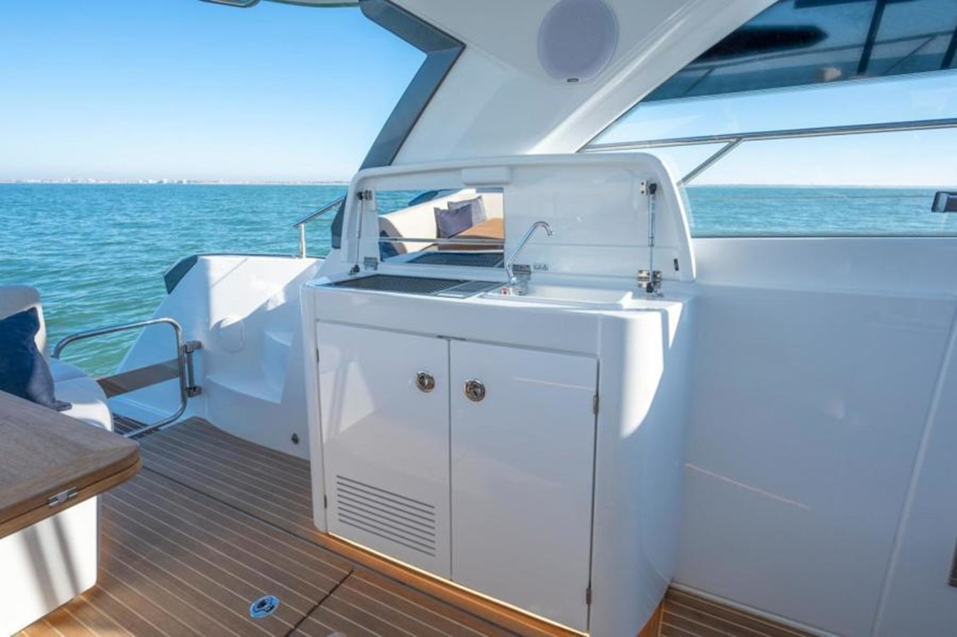 https://arconyachts.ams3.digitaloceanspaces.com/159761/conversions/large_3861890-optimize.jpg