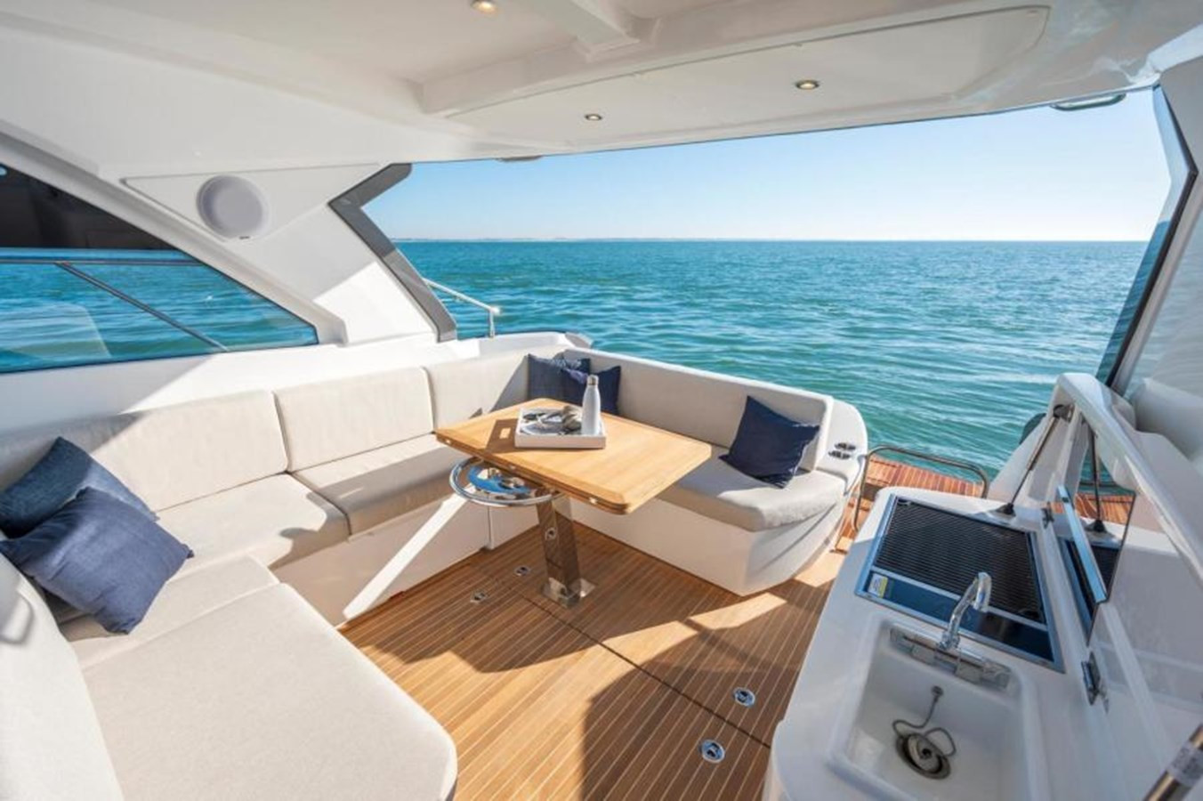 https://arconyachts.ams3.digitaloceanspaces.com/159770/conversions/large_3861893-optimize.jpg
