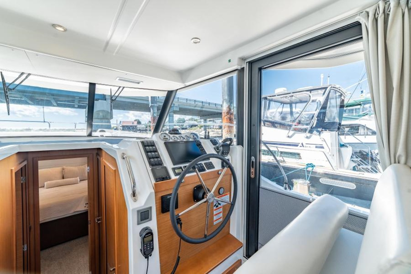 https://arconyachts.ams3.digitaloceanspaces.com/159801/conversions/large_3563580-optimize.jpg