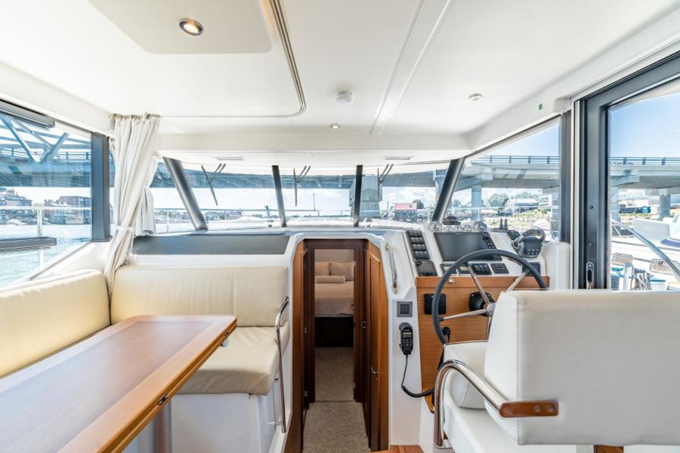 https://arconyachts.ams3.digitaloceanspaces.com/159805/conversions/large_3563581-optimize.jpg