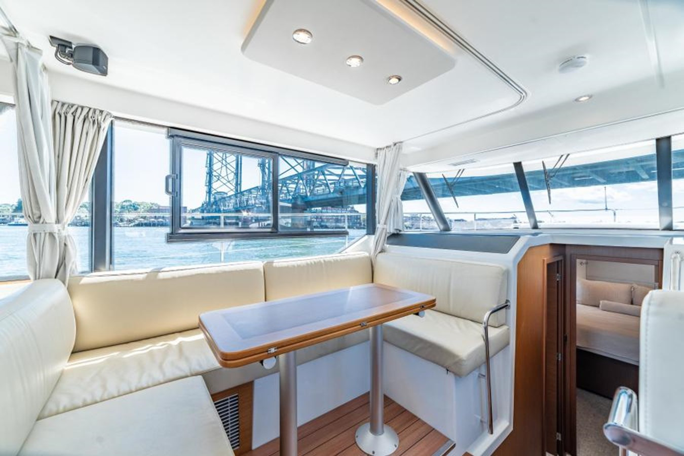 https://arconyachts.ams3.digitaloceanspaces.com/159811/conversions/large_3563583-optimize.jpg