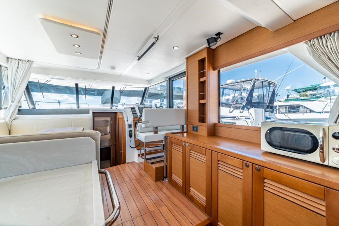 https://arconyachts.ams3.digitaloceanspaces.com/159814/conversions/large_3563584-optimize.jpg