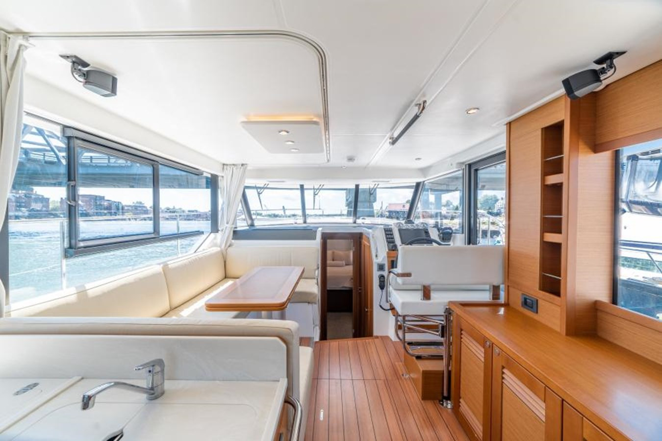 https://arconyachts.ams3.digitaloceanspaces.com/159820/conversions/large_3563586-optimize.jpg