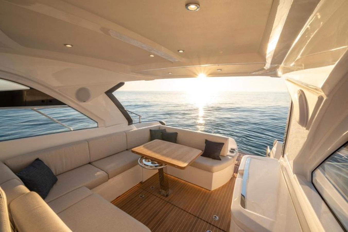 https://arconyachts.ams3.digitaloceanspaces.com/159825/conversions/large_3861913-optimize.jpg