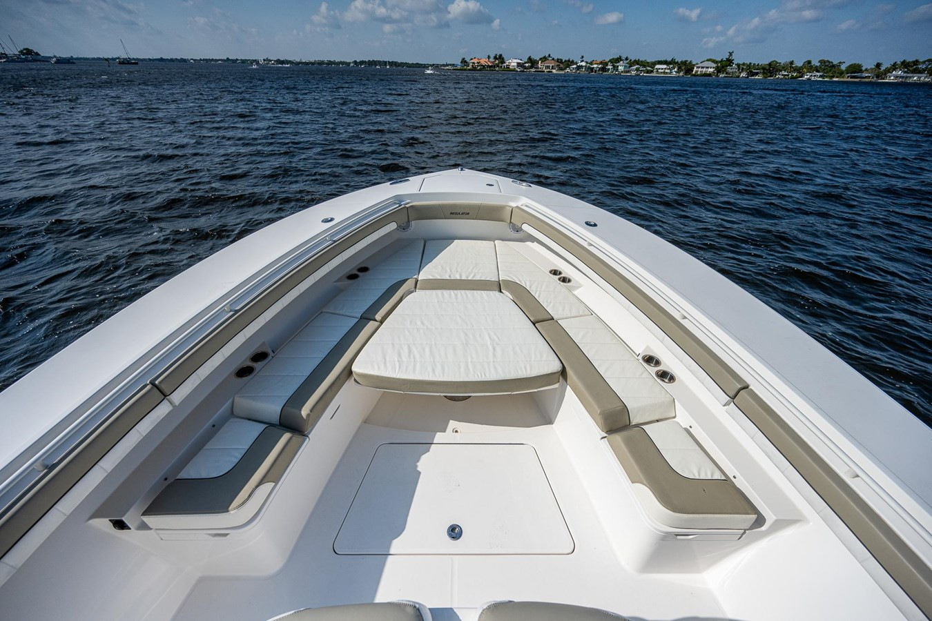 https://arconyachts.ams3.digitaloceanspaces.com/159904/conversions/large_4108749-optimize.jpg