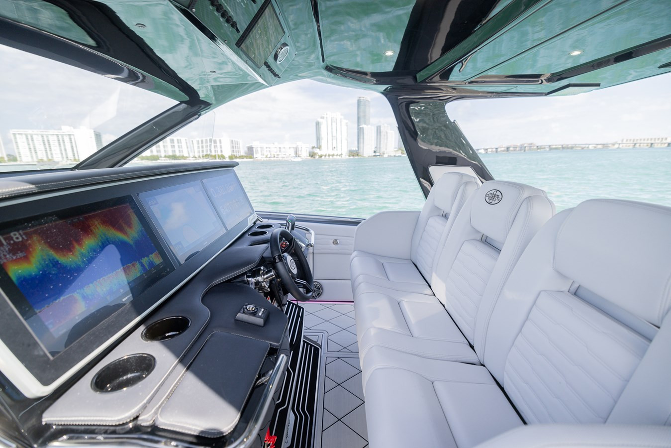 https://arconyachts.ams3.digitaloceanspaces.com/159924/conversions/large_4180011-optimize.jpg
