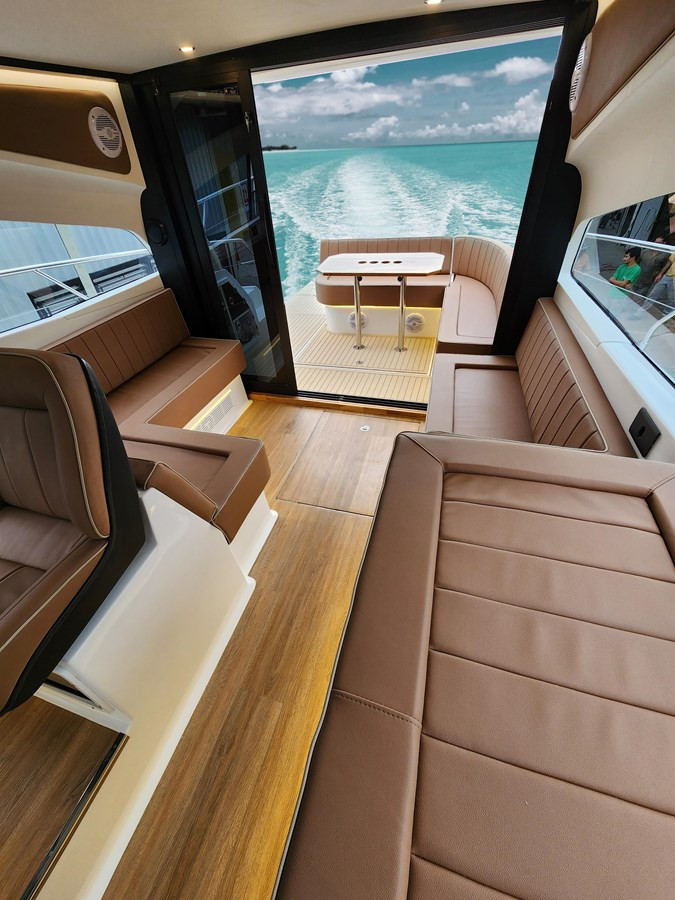 https://arconyachts.ams3.digitaloceanspaces.com/159961/conversions/large_4211836-optimize.jpg