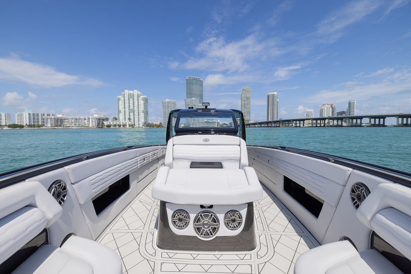 https://arconyachts.ams3.digitaloceanspaces.com/159998/conversions/large_4180037-optimize.jpg