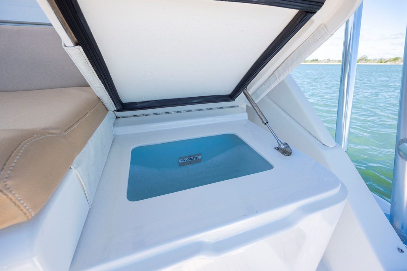 https://arconyachts.ams3.digitaloceanspaces.com/160017/conversions/large_3915239-optimize.jpg