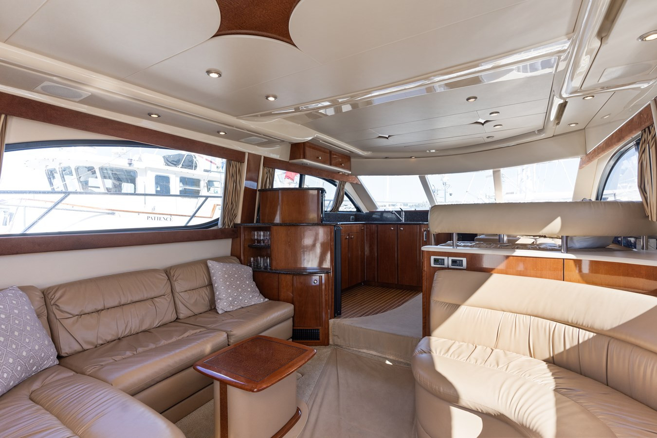 https://arconyachts.ams3.digitaloceanspaces.com/160053/conversions/large_4385230-optimize.jpg