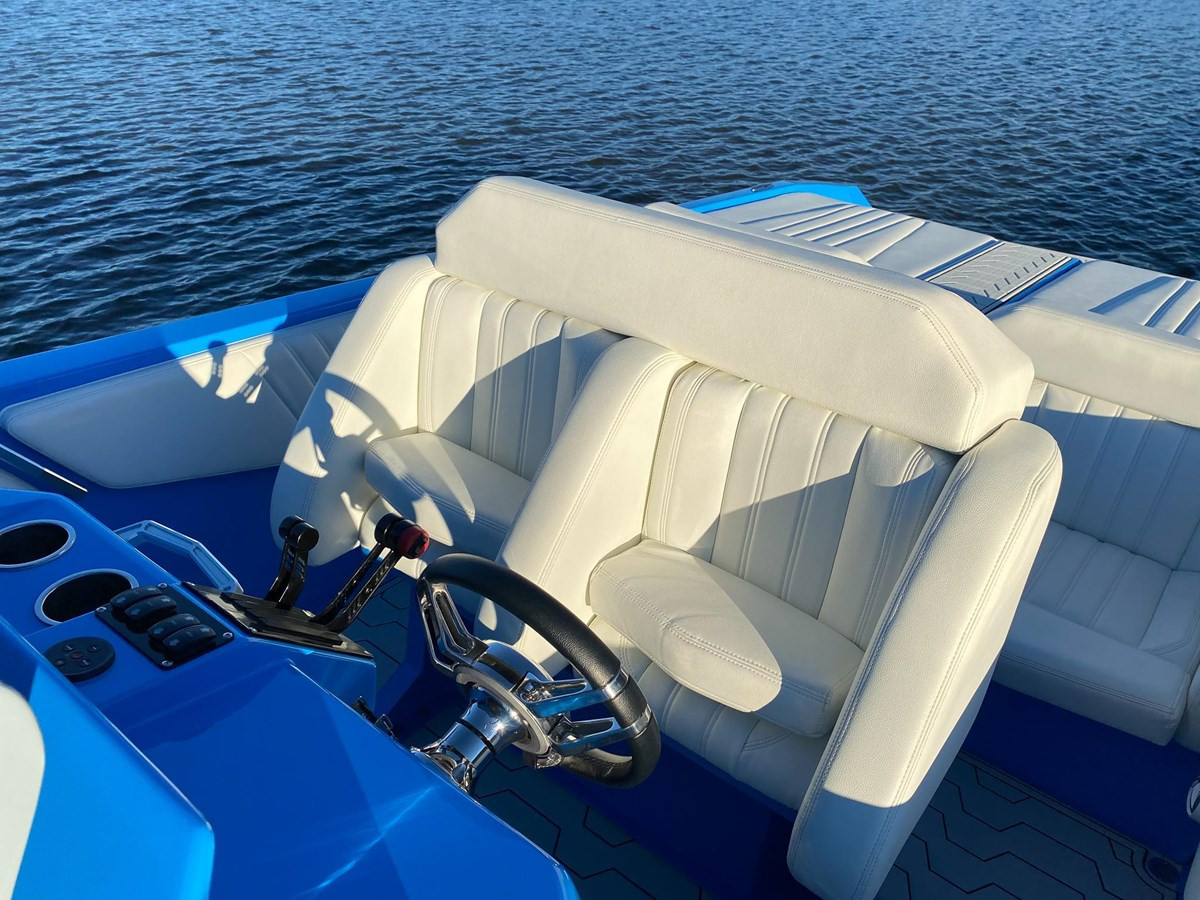 https://arconyachts.ams3.digitaloceanspaces.com/160076/conversions/large_4242017-optimize.jpg