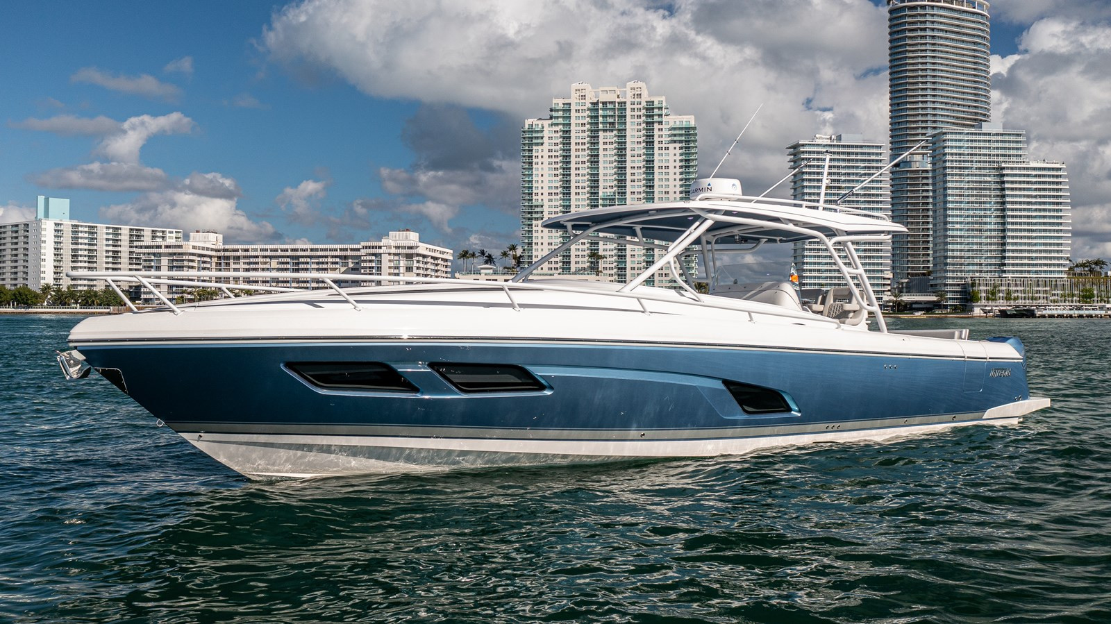https://arconyachts.ams3.digitaloceanspaces.com/160121/conversions/large_4459869-optimize.jpg