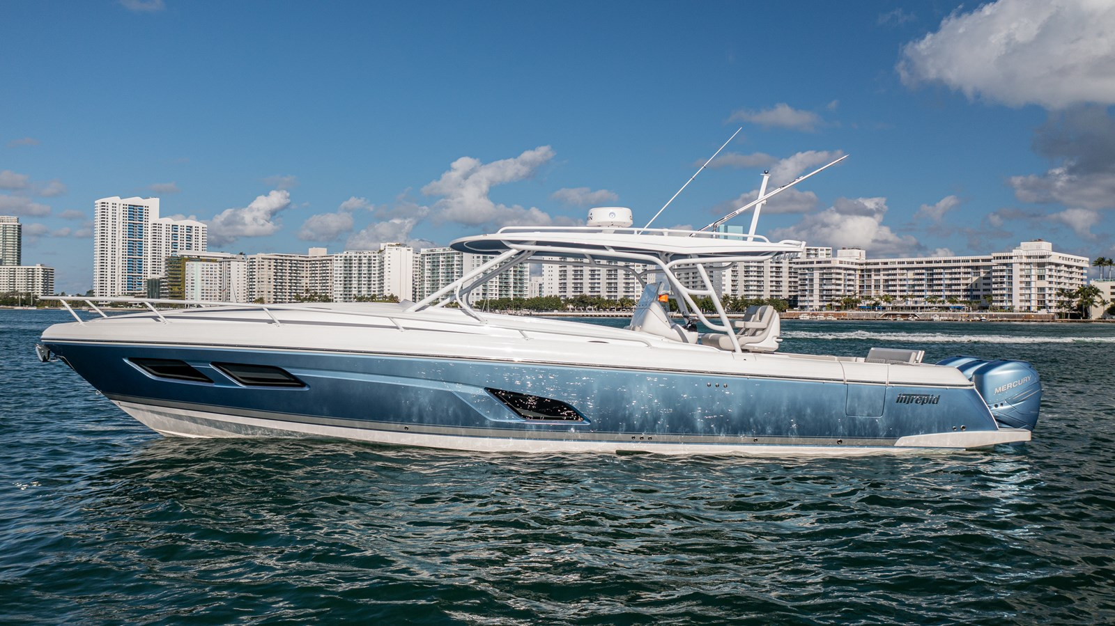 https://arconyachts.ams3.digitaloceanspaces.com/160124/conversions/large_4459870-optimize.jpg