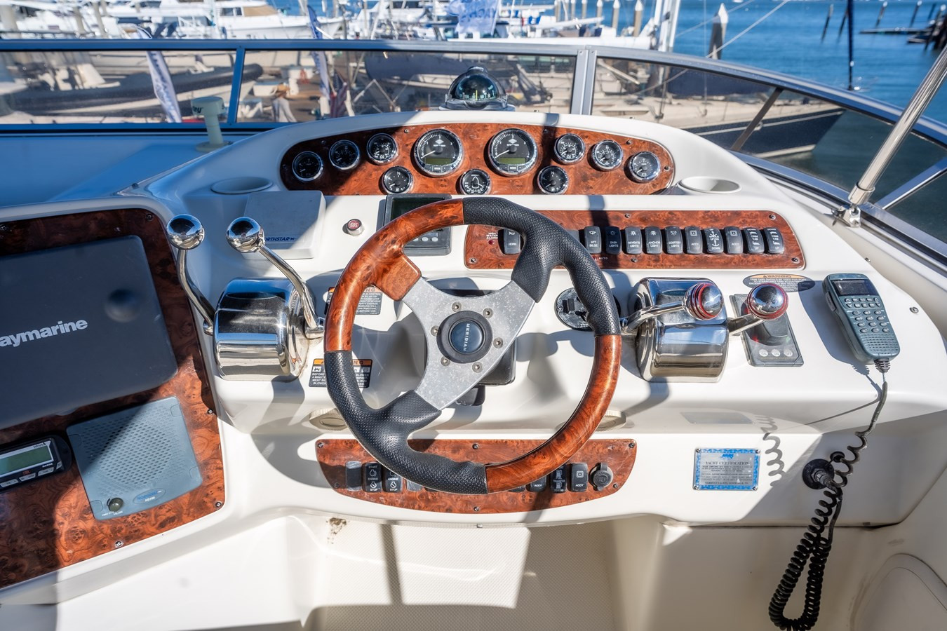 https://arconyachts.ams3.digitaloceanspaces.com/160150/conversions/large_4385263-optimize.jpg