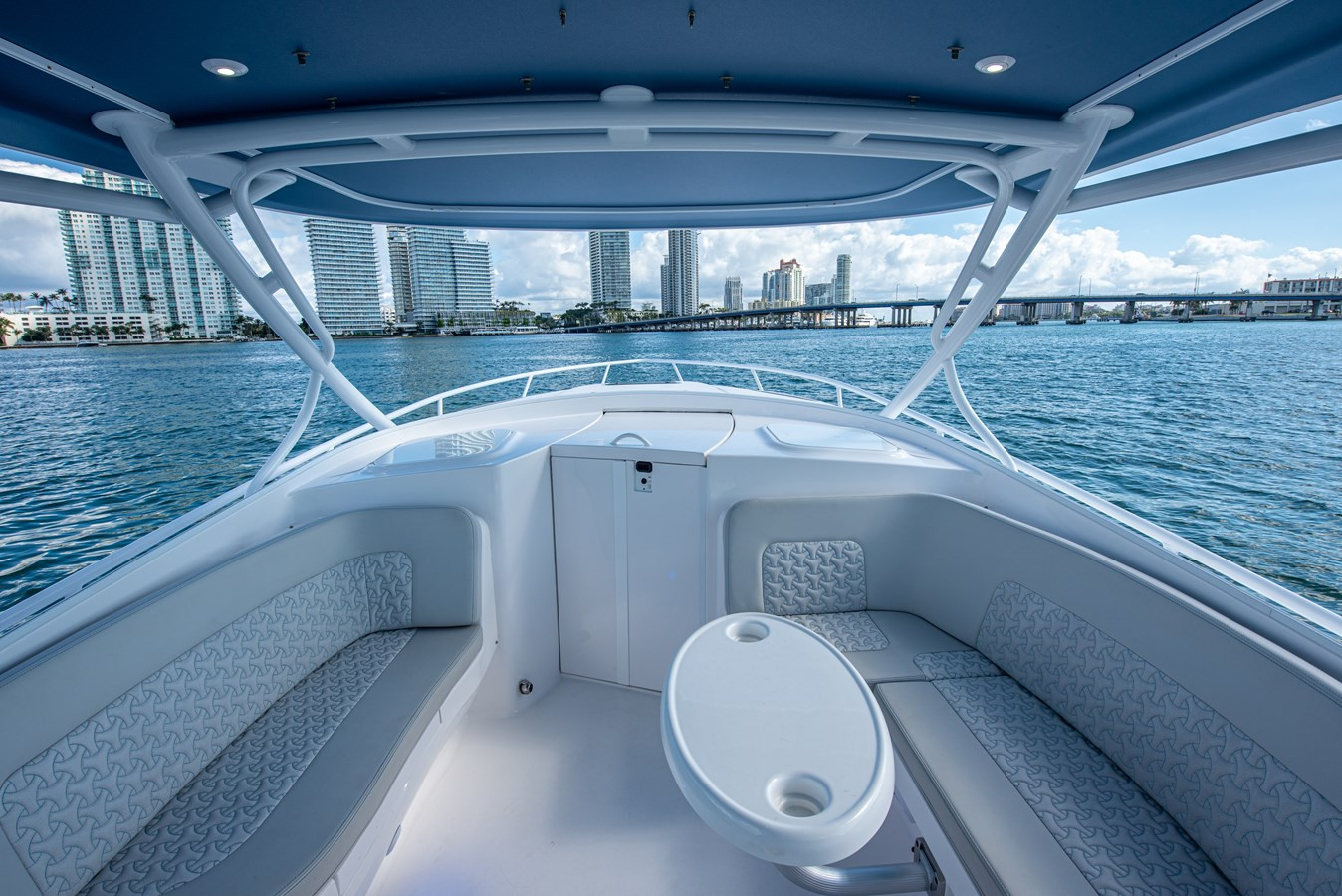 https://arconyachts.ams3.digitaloceanspaces.com/160163/conversions/large_4459886-optimize.jpg