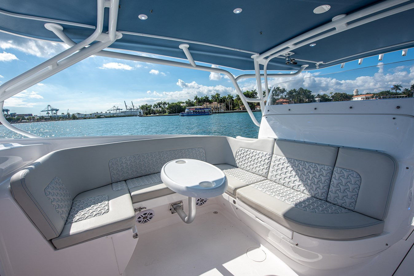 https://arconyachts.ams3.digitaloceanspaces.com/160171/conversions/large_4459890-optimize.jpg