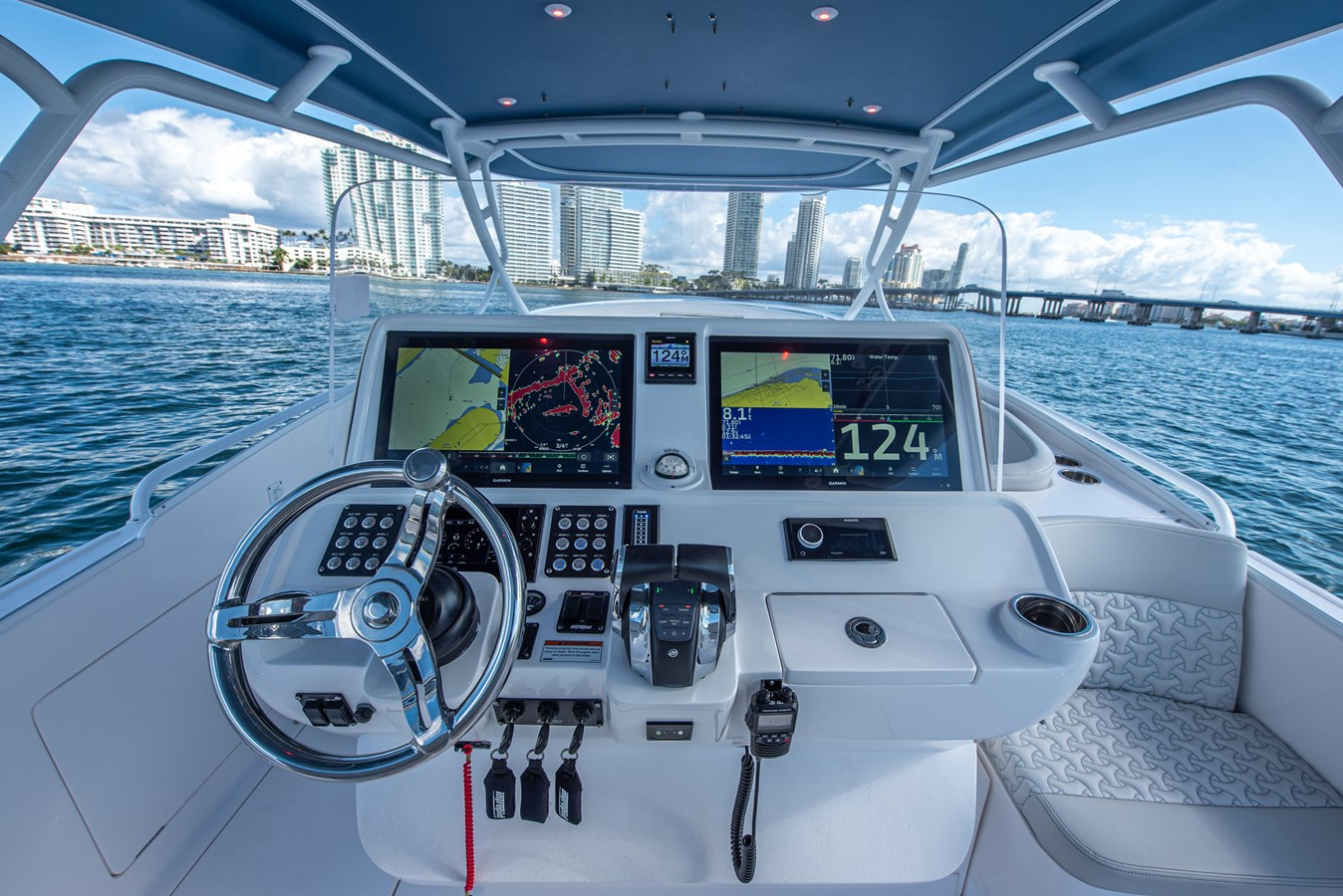 https://arconyachts.ams3.digitaloceanspaces.com/160186/conversions/large_4459895-optimize.jpg