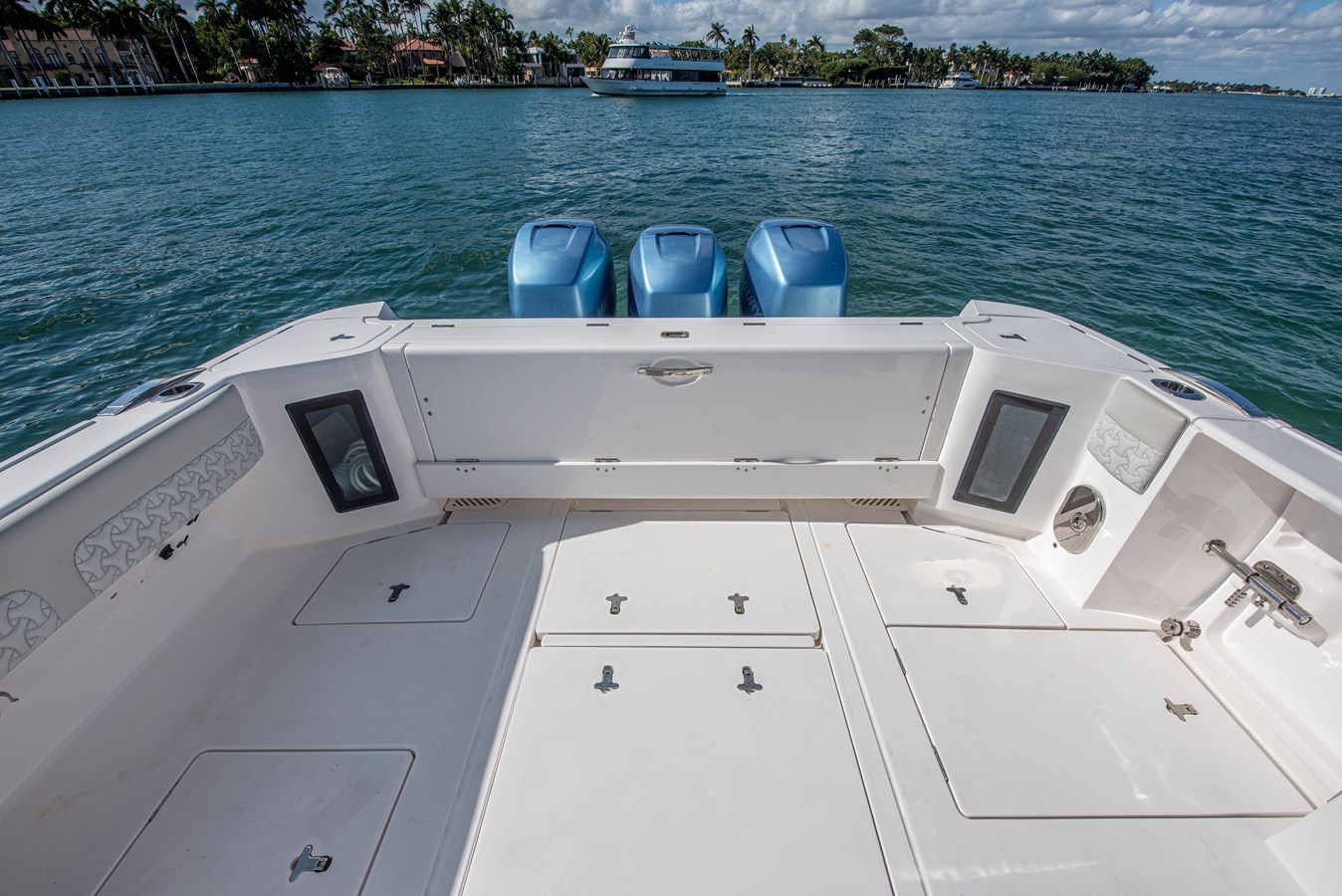 https://arconyachts.ams3.digitaloceanspaces.com/160203/conversions/large_4459901-optimize.jpg