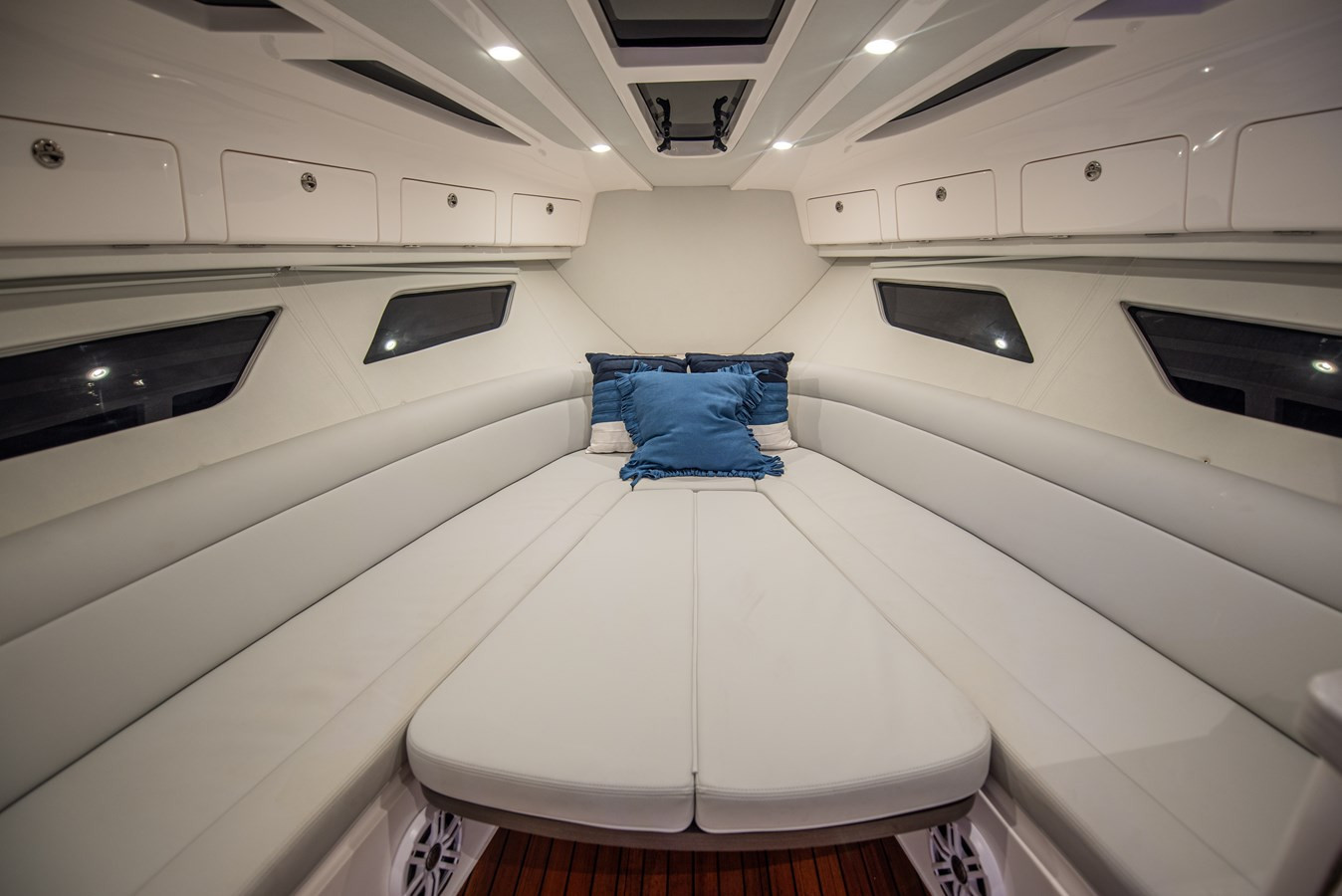 https://arconyachts.ams3.digitaloceanspaces.com/160230/conversions/large_4459911-optimize.jpg