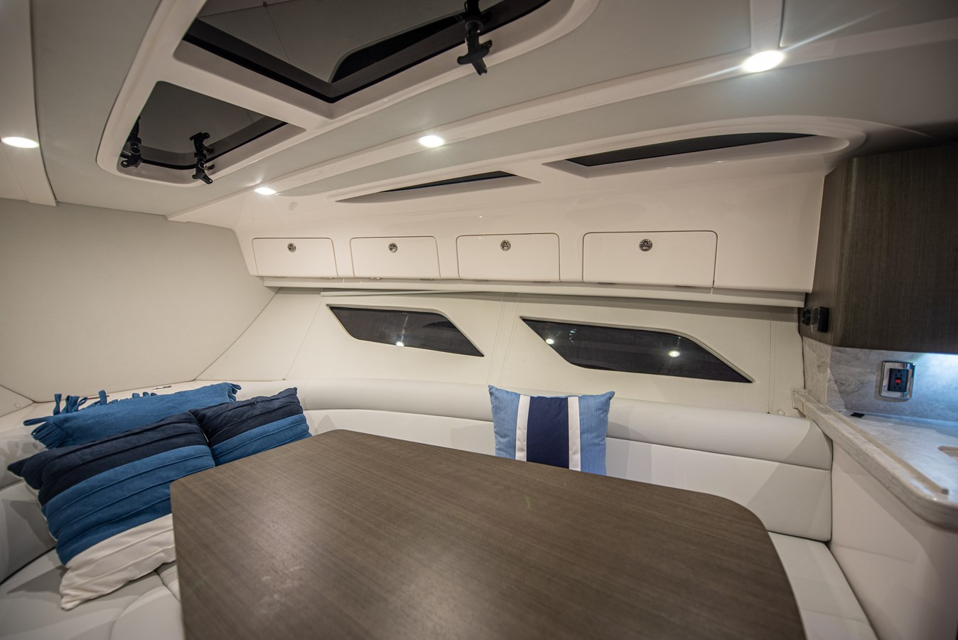 https://arconyachts.ams3.digitaloceanspaces.com/160236/conversions/large_4459913-optimize.jpg
