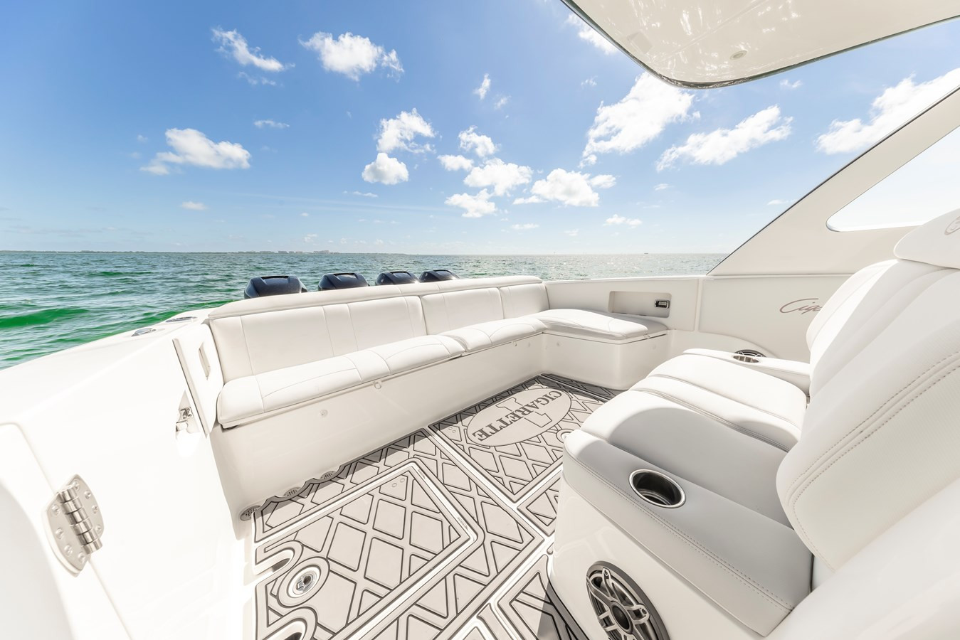 https://arconyachts.ams3.digitaloceanspaces.com/160272/conversions/large_4547286-optimize.jpg
