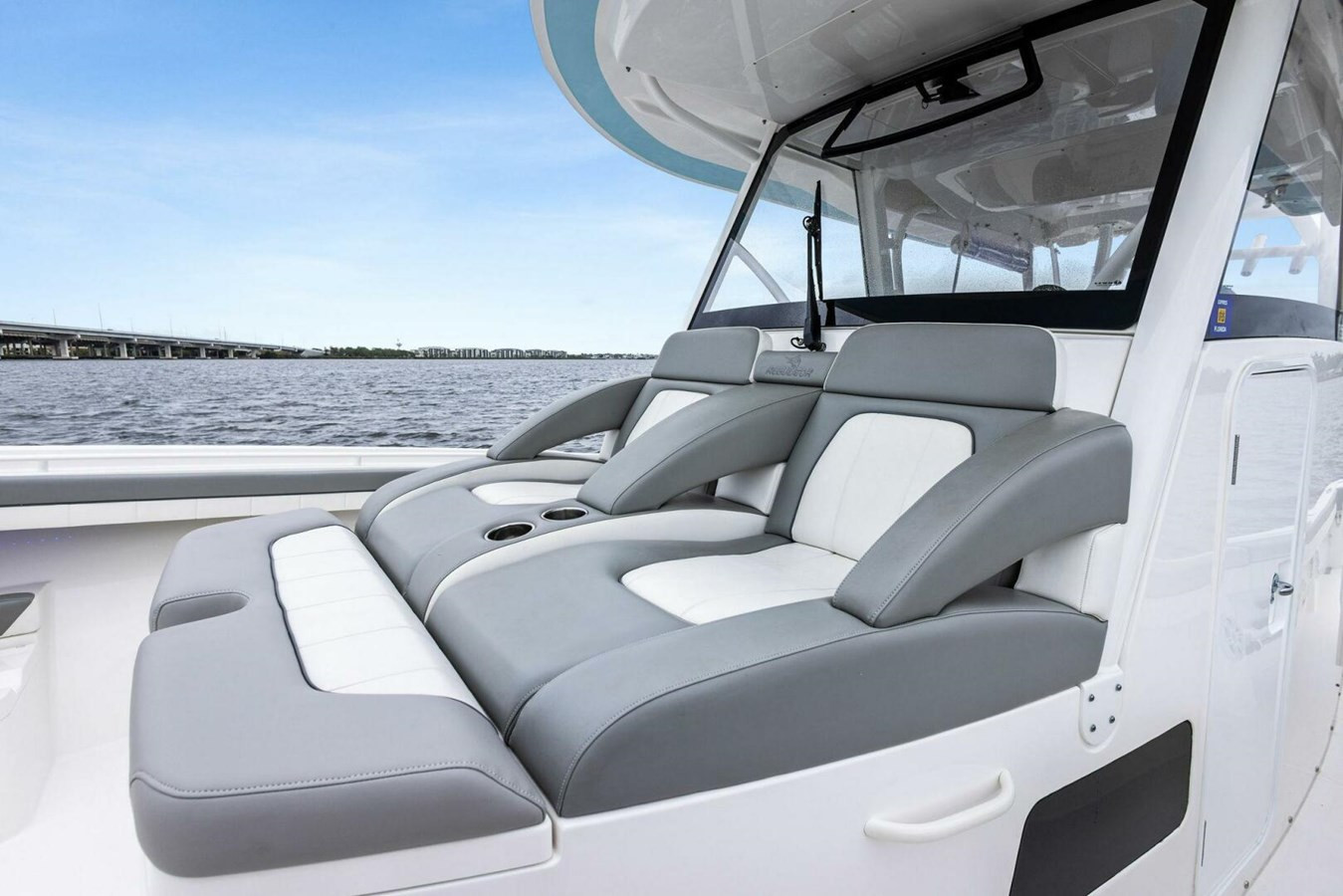 https://arconyachts.ams3.digitaloceanspaces.com/160345/conversions/large_4624170-optimize.jpg