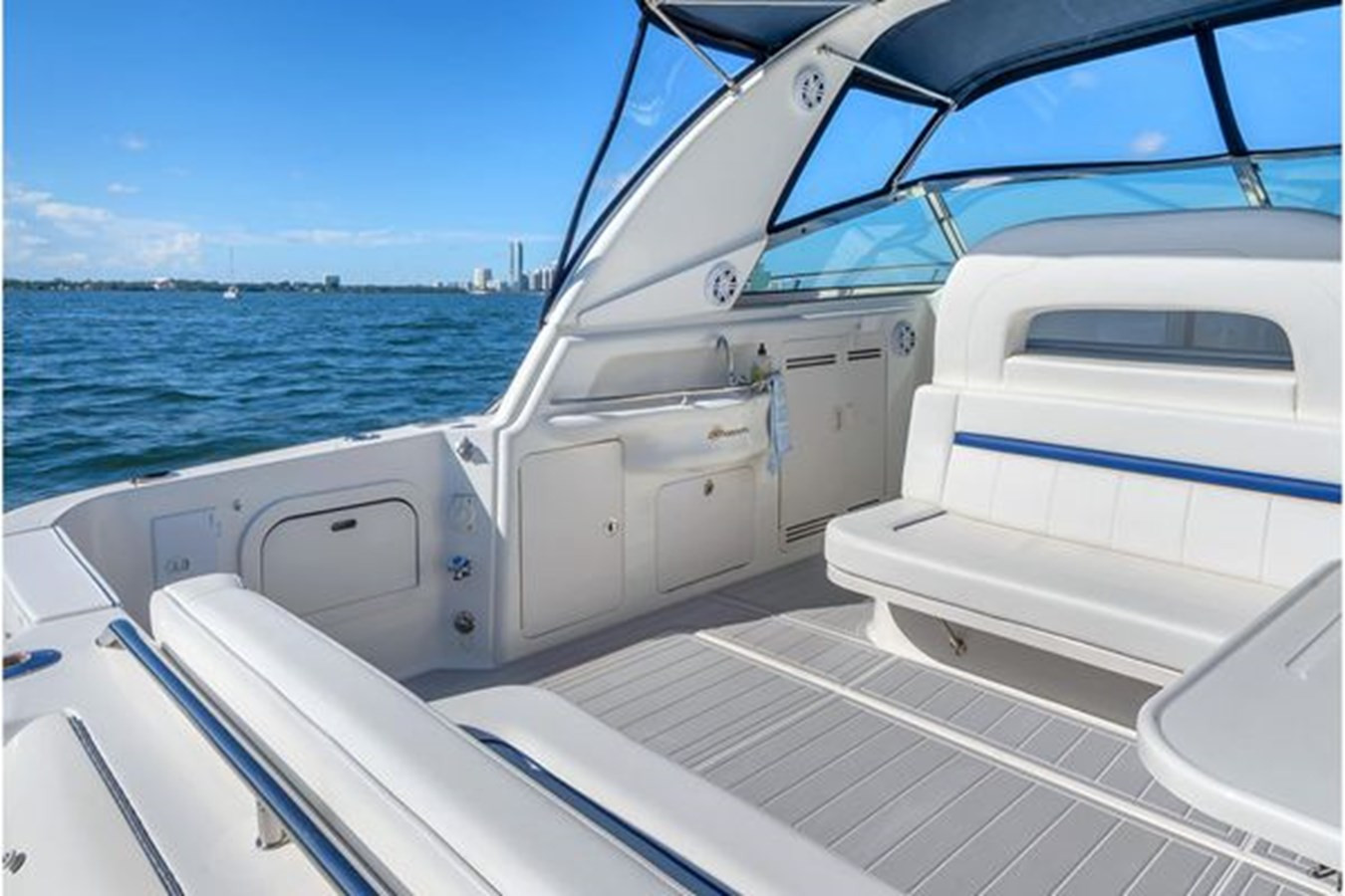 https://arconyachts.ams3.digitaloceanspaces.com/160502/conversions/large_4760324-optimize.jpg