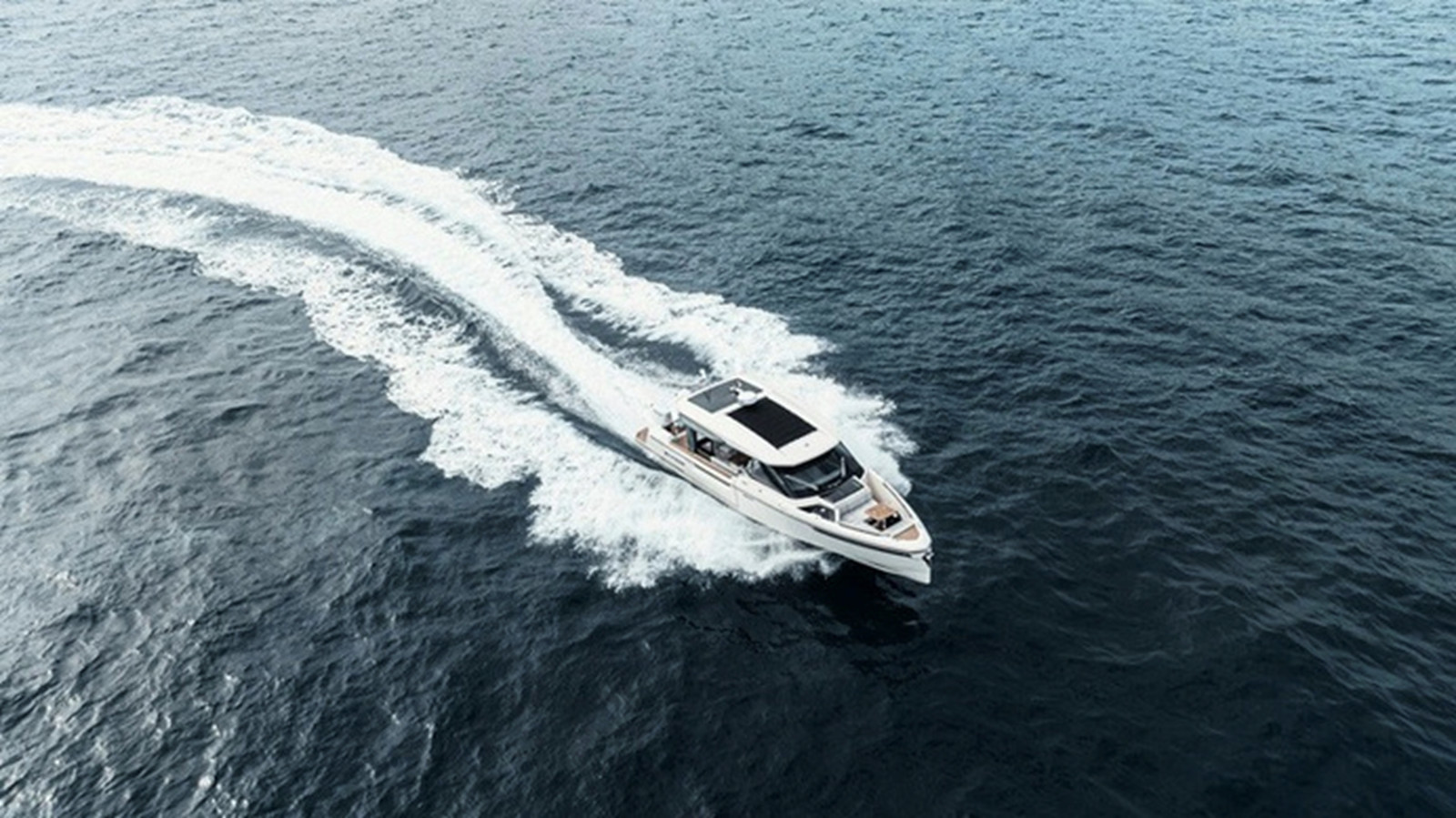 https://arconyachts.ams3.digitaloceanspaces.com/160616/conversions/large_4727736-optimize.jpg