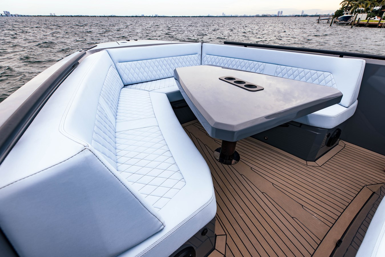 VANQUISH YACHTS VQ40