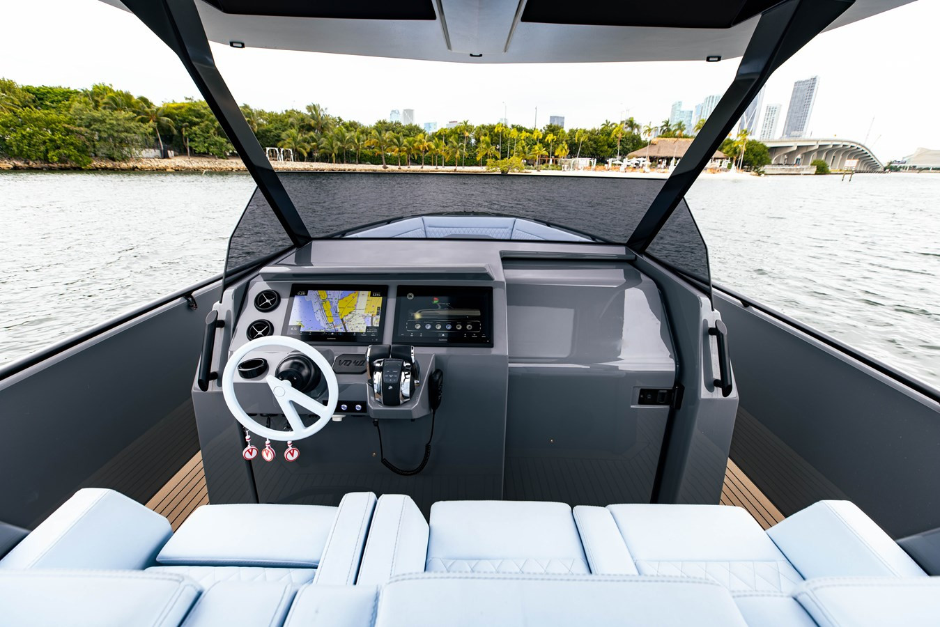 https://arconyachts.ams3.digitaloceanspaces.com/160802/conversions/large_3965669-optimize.jpg