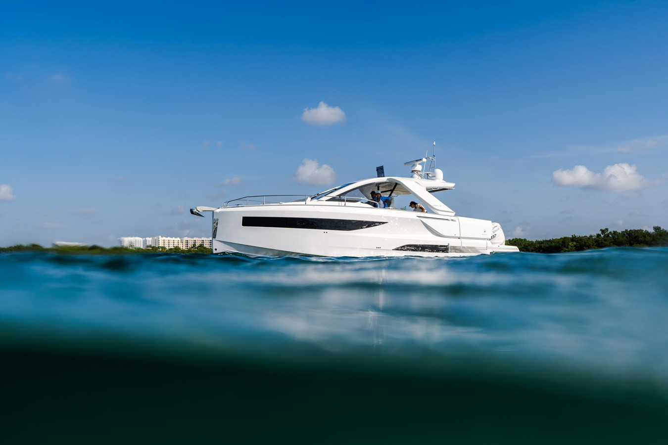 https://arconyachts.ams3.digitaloceanspaces.com/160885/conversions/large_4078749-optimize.jpg