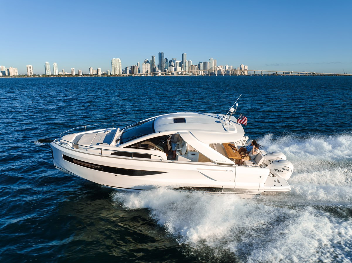 https://arconyachts.ams3.digitaloceanspaces.com/160905/conversions/large_4642589-optimize.jpg
