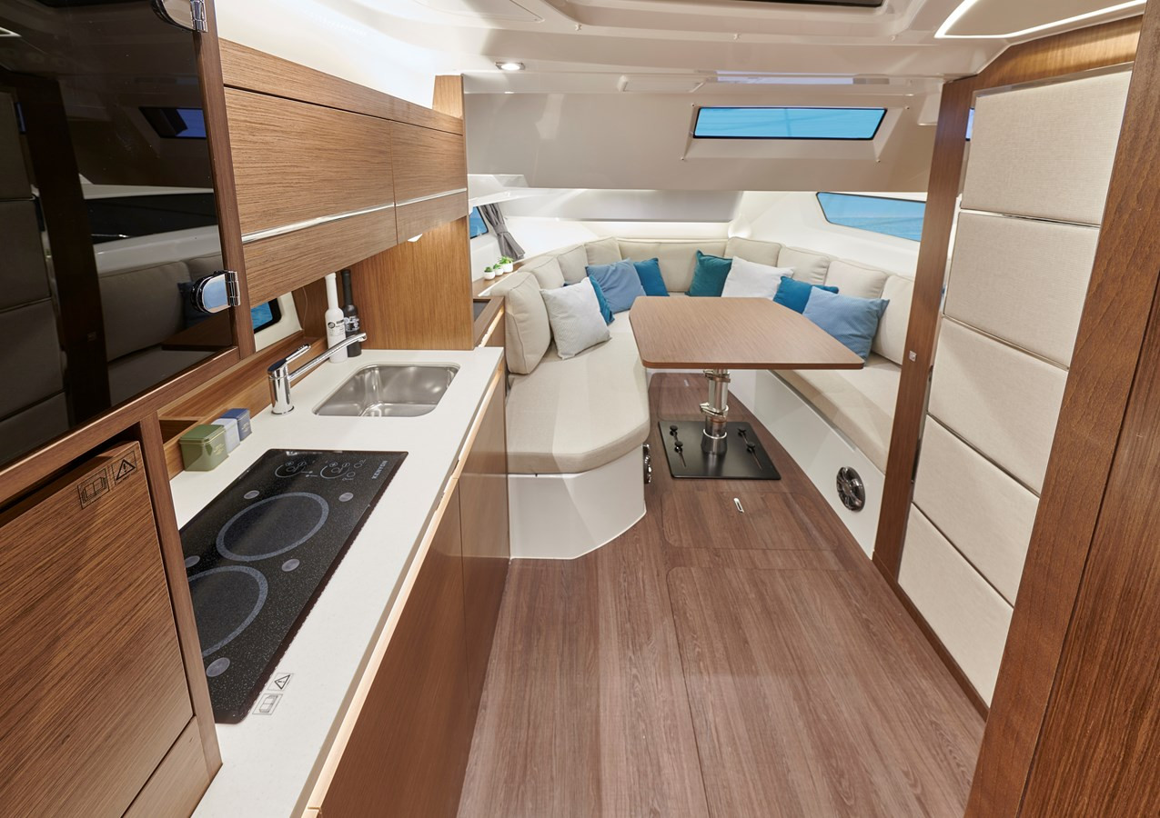 https://arconyachts.ams3.digitaloceanspaces.com/161046/conversions/large_4642480-optimize.jpg