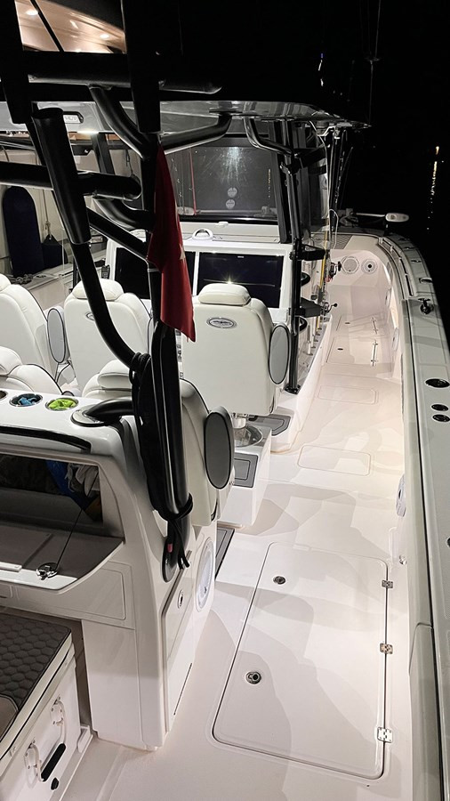 https://arconyachts.ams3.digitaloceanspaces.com/161087/conversions/large_4296927-optimize.jpg