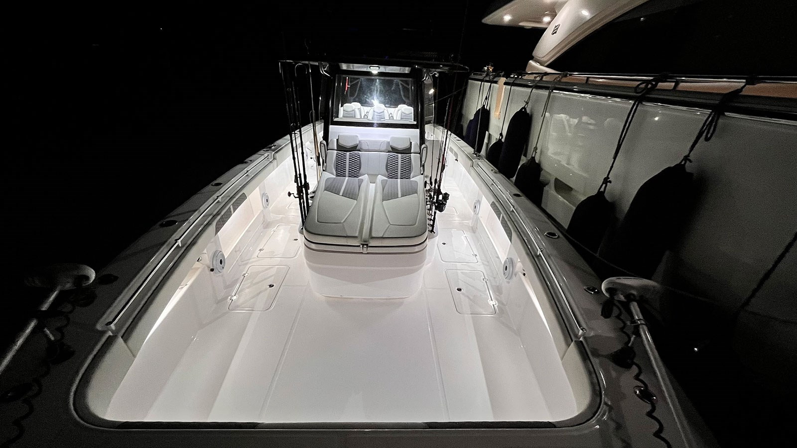 https://arconyachts.ams3.digitaloceanspaces.com/161090/conversions/large_4296928-optimize.jpg