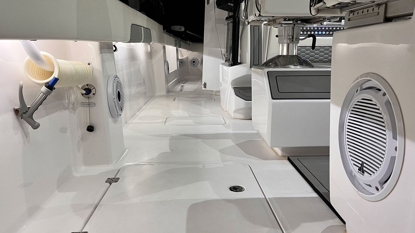 https://arconyachts.ams3.digitaloceanspaces.com/161103/conversions/large_4296932-optimize.jpg