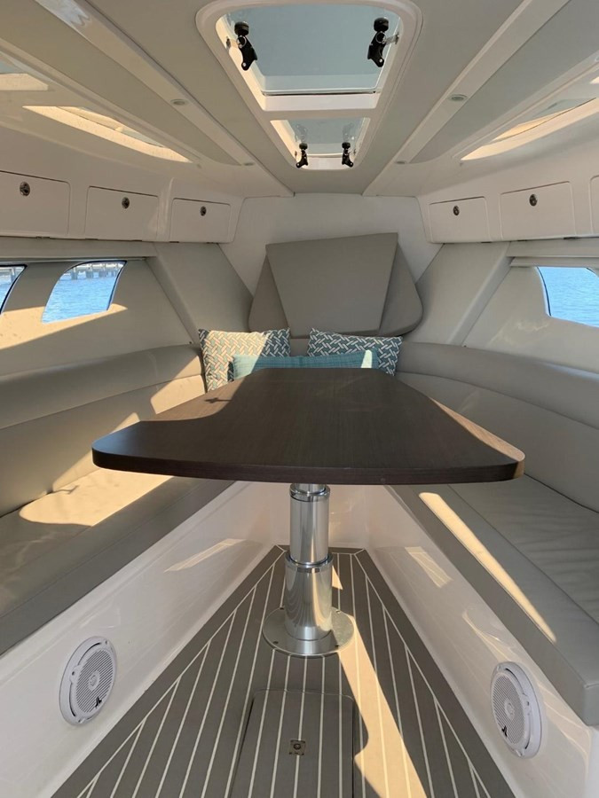 https://arconyachts.ams3.digitaloceanspaces.com/161119/conversions/large_3401687-optimize.jpg