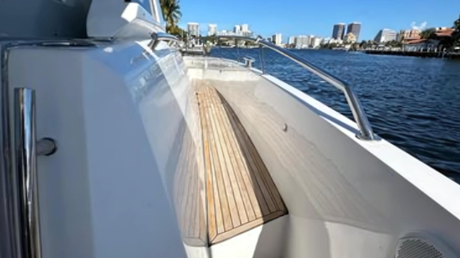 https://arconyachts.ams3.digitaloceanspaces.com/161161/conversions/large_4346780-optimize.jpg