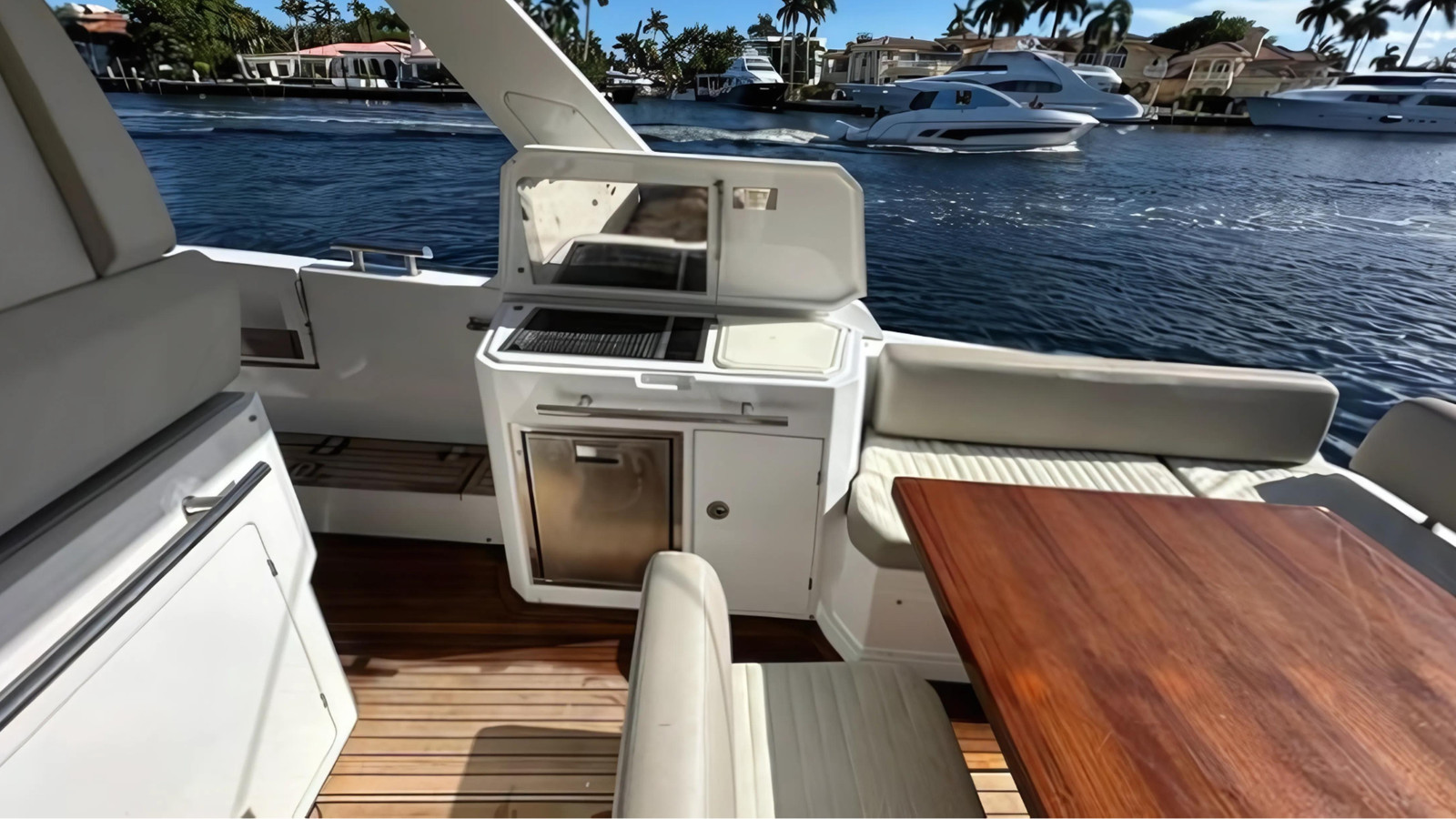 https://arconyachts.ams3.digitaloceanspaces.com/161182/conversions/large_4346784-optimize.jpg