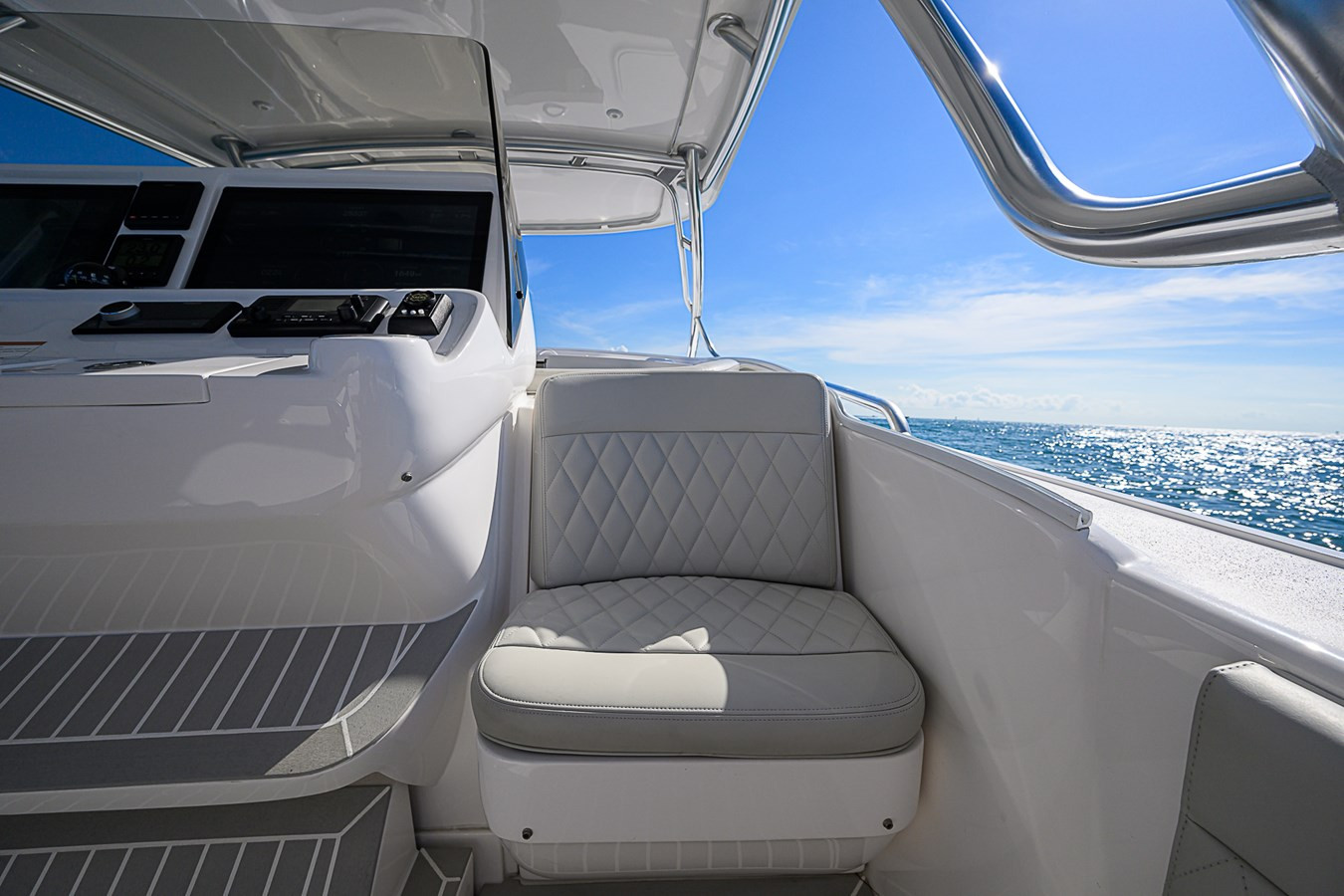 https://arconyachts.ams3.digitaloceanspaces.com/161197/conversions/large_4510012-optimize.jpg