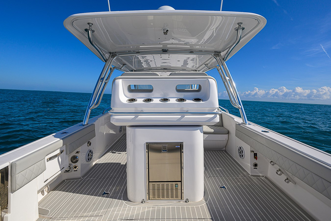 https://arconyachts.ams3.digitaloceanspaces.com/161223/conversions/large_4510021-optimize.jpg